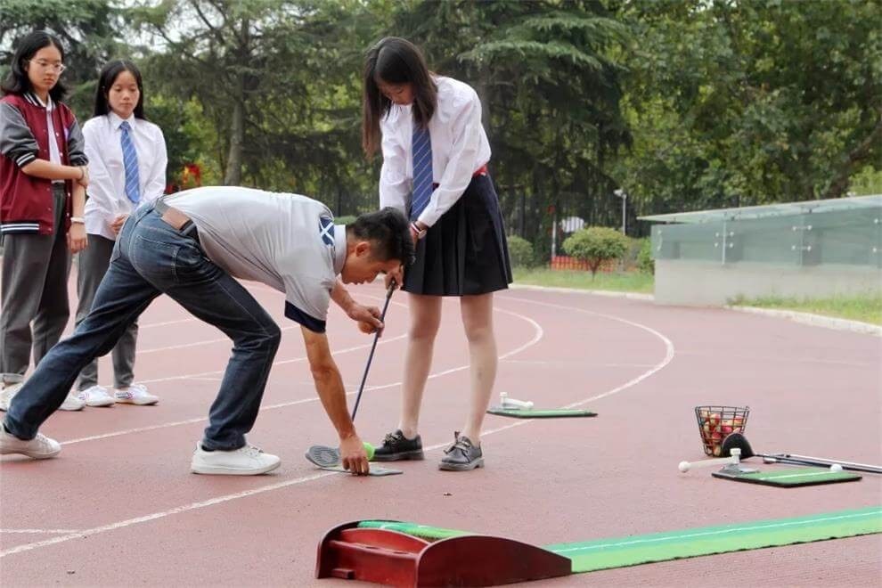 南京雨花台中学国际高中征战高尔夫图集01