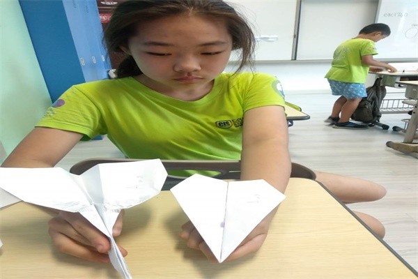 沈阳加拿大外籍人员子女学校制作纸飞机图集01