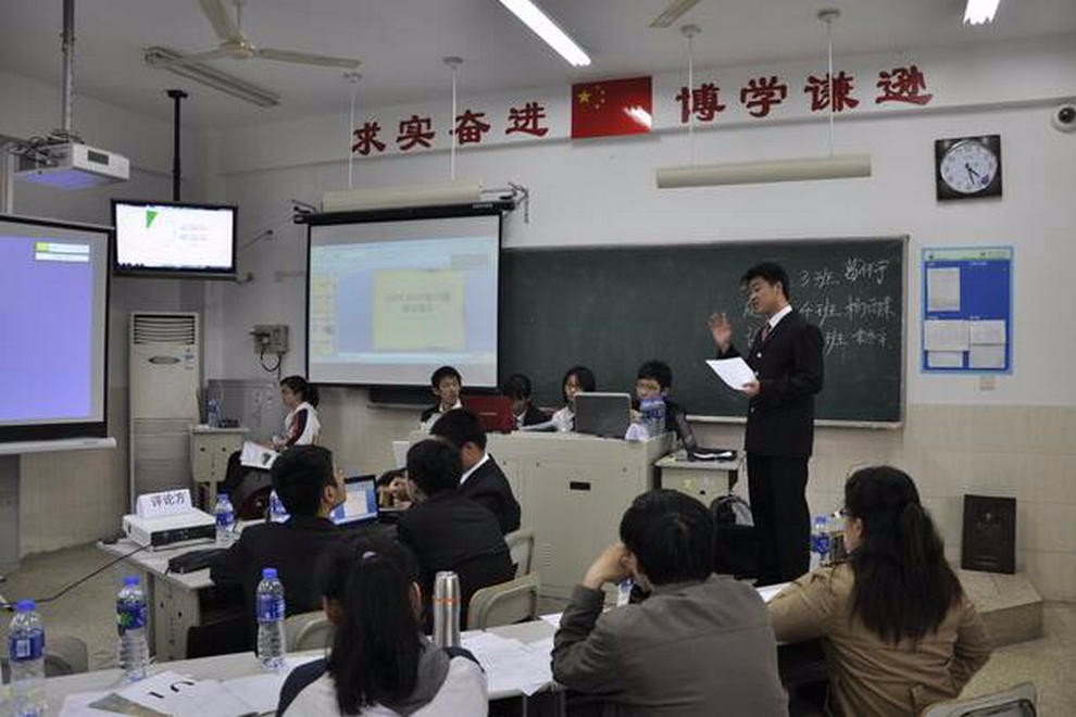 南京外國語學(xué)校國際部多媒體教室圖集01