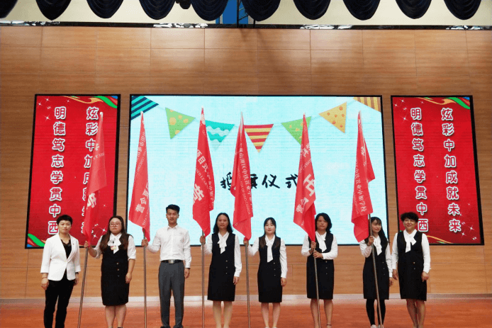 貴陽市觀山湖區(qū)中鐵置業(yè)中加學校夏令營圖集01