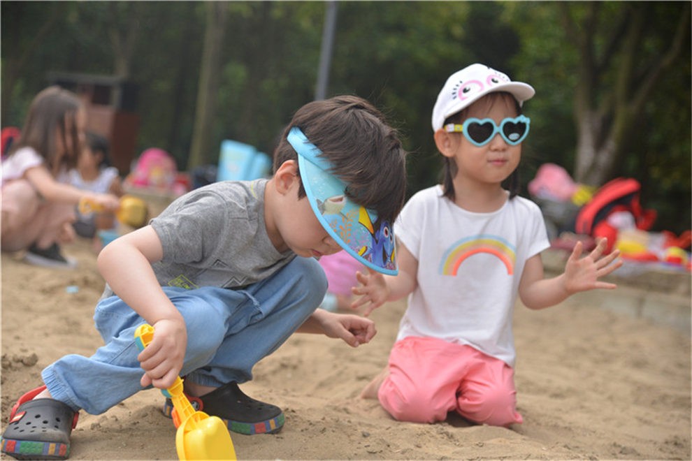 无锡国际学校幼儿园挖沙季户外活动图集