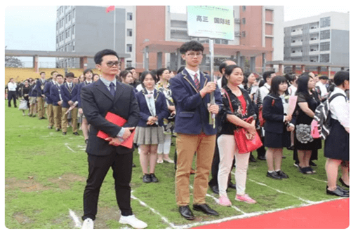 广西师范大学附属外国语学校国际部成人礼图集01