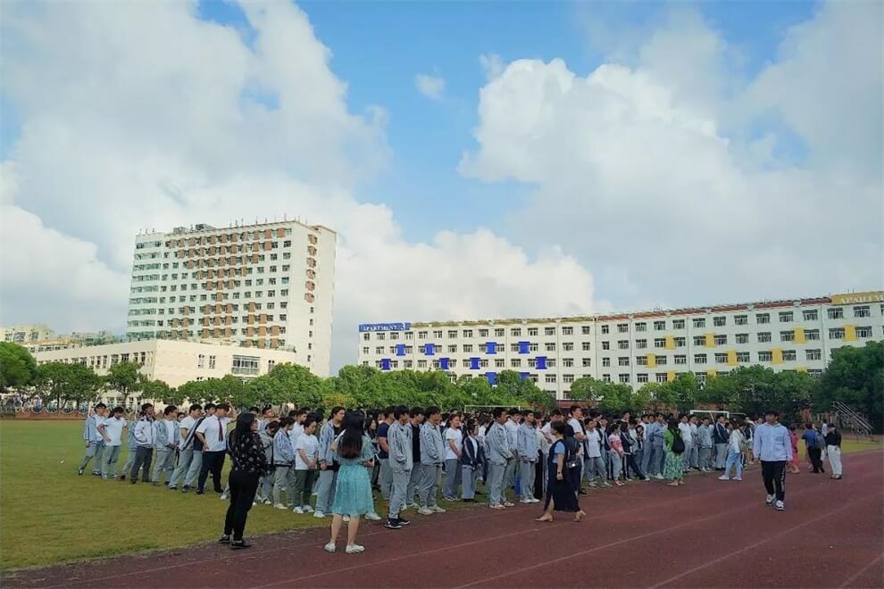 上海金苹果学校国际部运动场地图集01