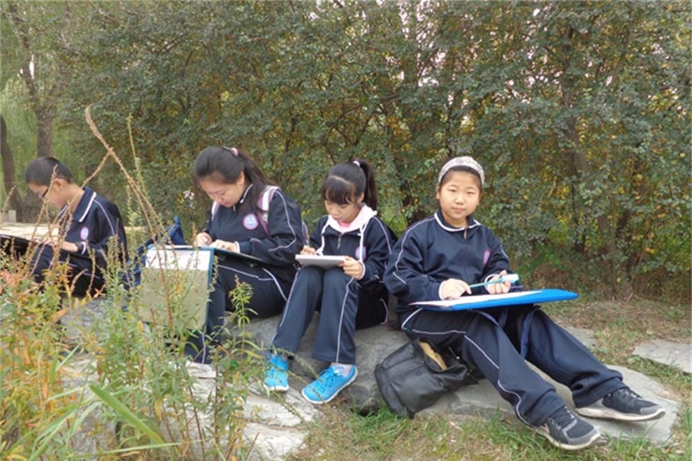北京海淀区尚丽外国语学校公园写生活动图集01