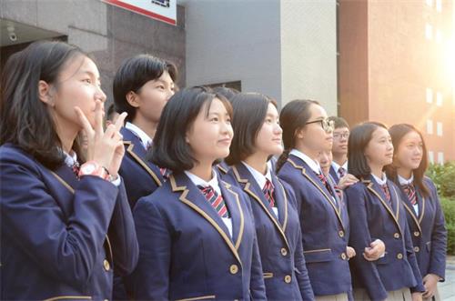 廣西師范大學(xué)附屬外國(guó)語學(xué)校國(guó)際部的學(xué)生們