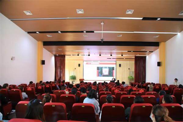学校宣讲图片