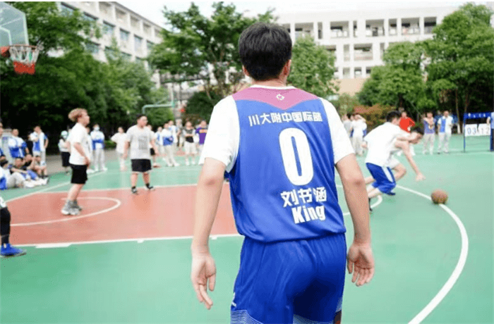 四川大學(xué)附屬中學(xué)國際部籃球比賽圖集01