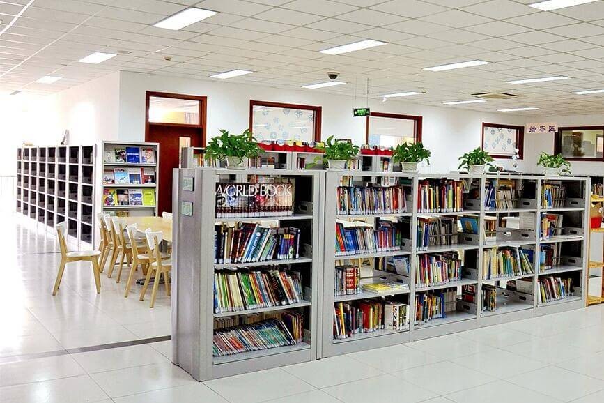 北京市中芯学校图书馆图集