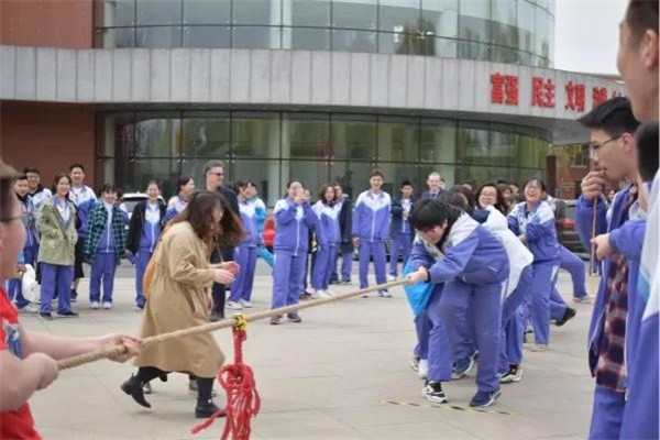 東北師范大學附屬中學IB國際課程實驗班拔河比賽圖集01
