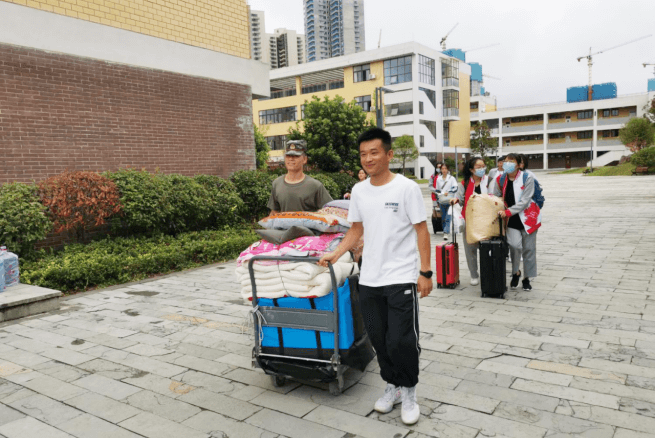 贵阳市观山湖区中铁置业中加学校夏令营图集