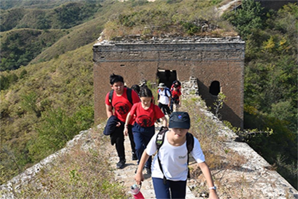 北京耀中国际学校清扫长城活动图集01