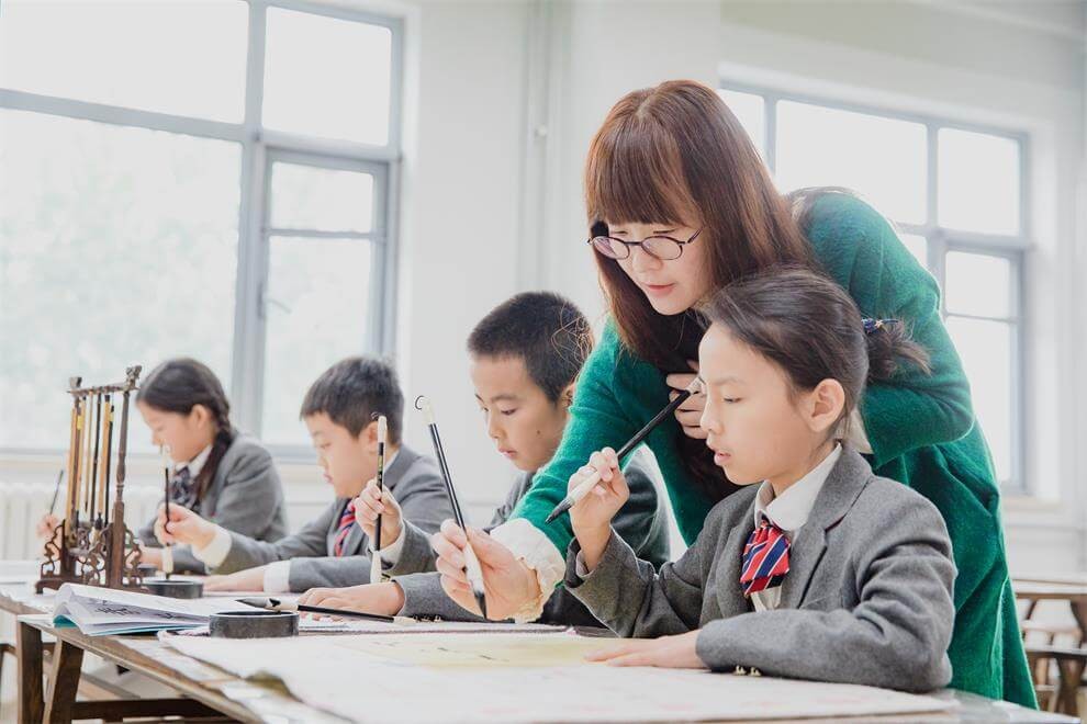 青苗国际双语学校学生上艺术课图集