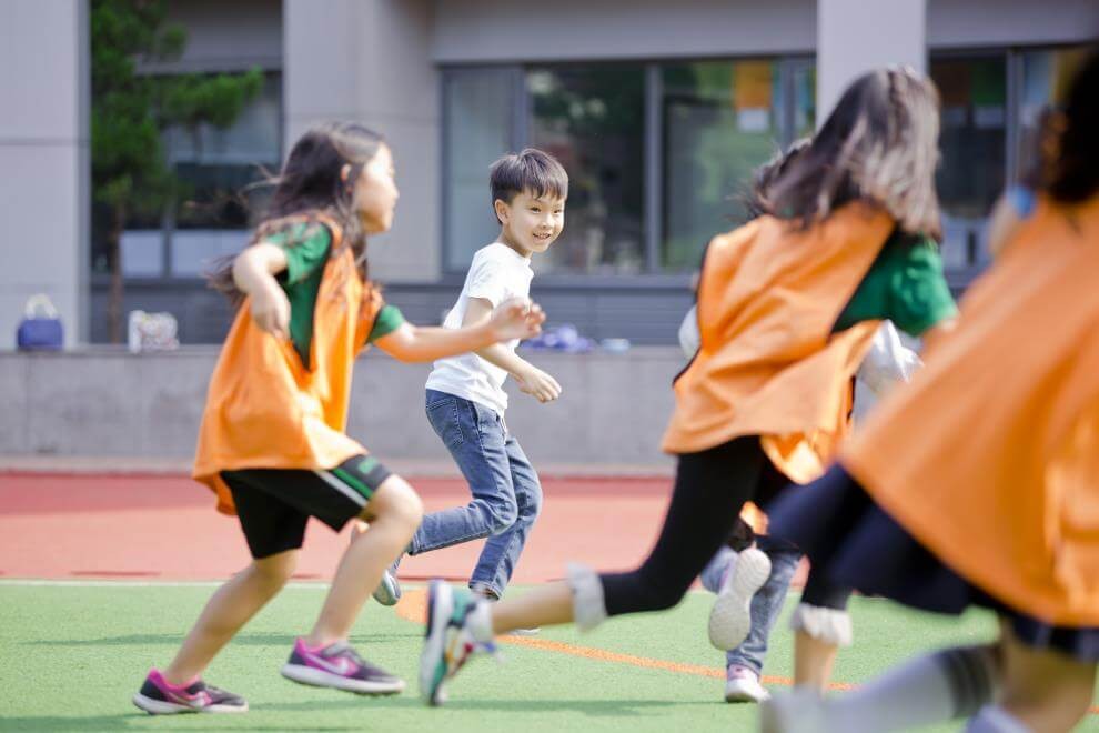 青苗国际双语学校学生在娱乐图集