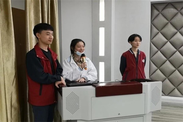 重庆第二外国语学校国际部广播站交接仪式图集